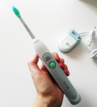 It's quite big in my little paw, but you quickly get used to it.