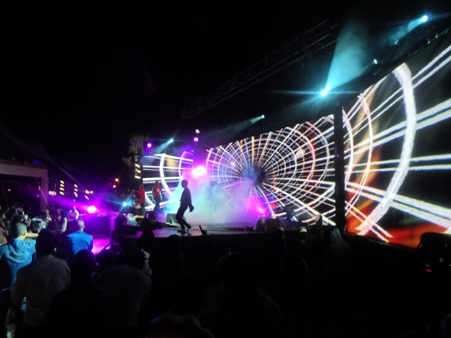 For the record, that's not Toya de Lazy, that's some other dude who also had the crowd going.