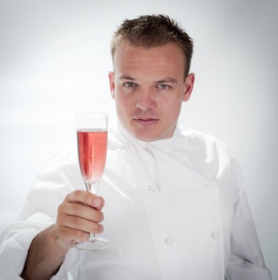 He's hot and he cooks. Get in there ladies. Unless of course he's married. In that case, appologies to Ms. Walraven.