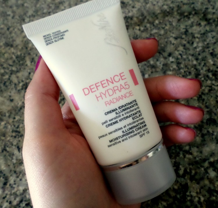 Defence Hydra5 Radiance illuminating moisturising cream SPF 15.