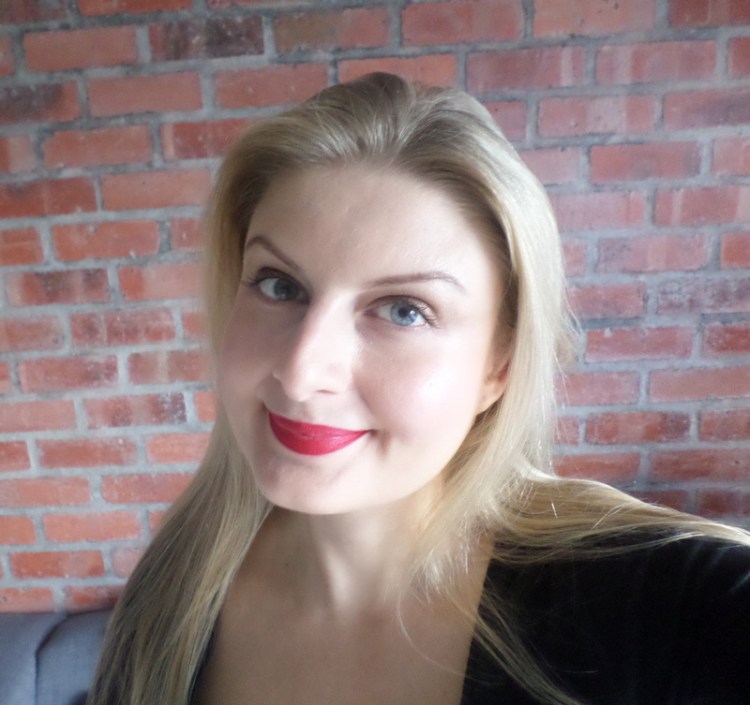 L'Oreal reckon Blake is great for warm skin tones but that's rubbish - I'm cool-toned and this looks great.