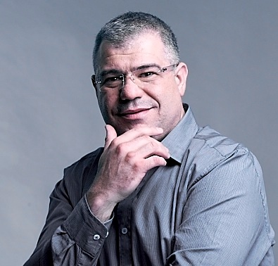 I bet you Aki could klap my hideous ADSL issues in their moer. Do you think he'd accept a bribe in the form of ten thousand male colognes?