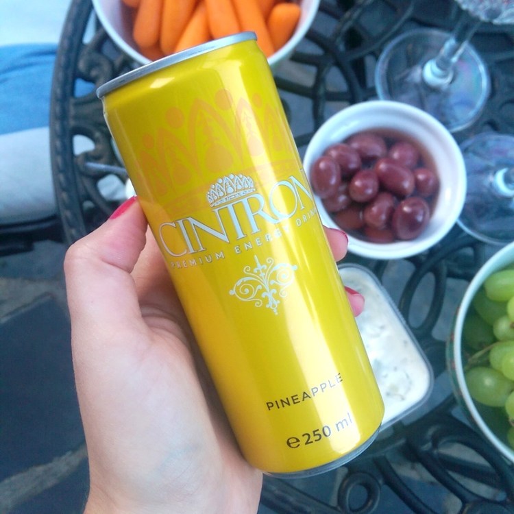 It's made with mineral water and real fruit juices and the pineapple flavour is the shizzle's nizzle.