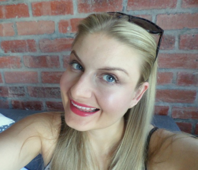 Wearing the aforementioned goodies on my eyes and Coral-ine on my lips.