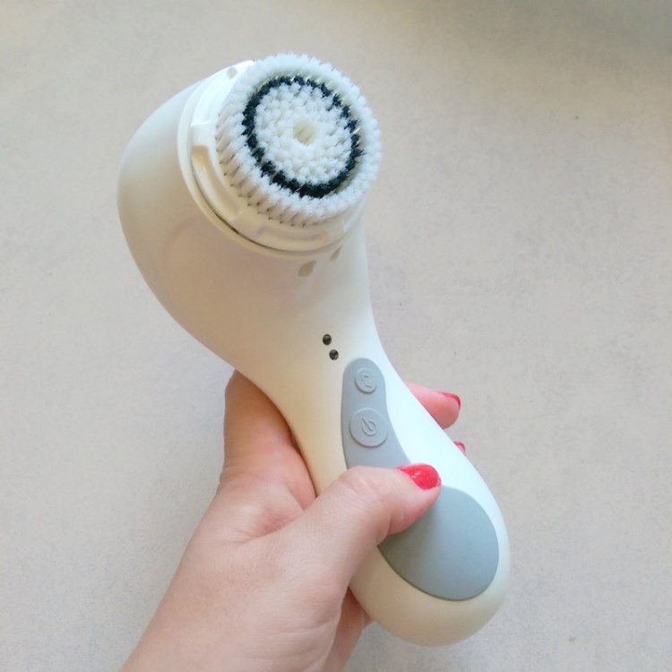 Behold - the Clarisonic Plus in all it's sonic glory!