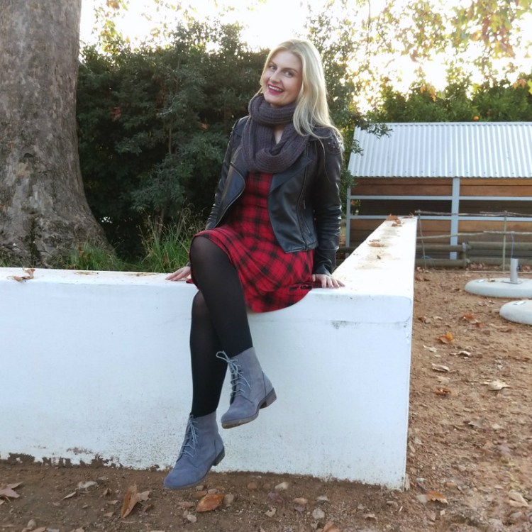 Just a farm girl, looking for a boy (who own's a winefarm and can buy me a pony.)