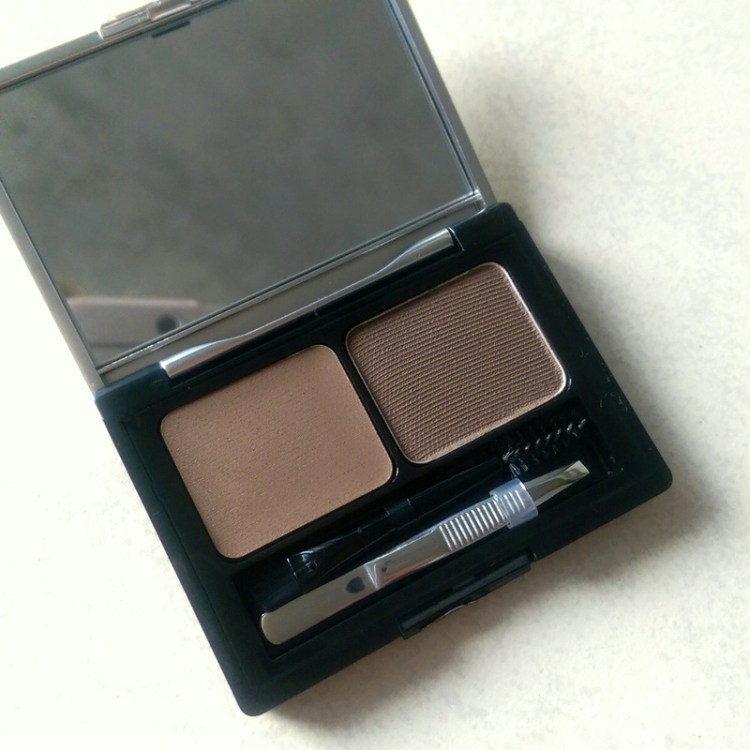 I like that it has a mirror too.