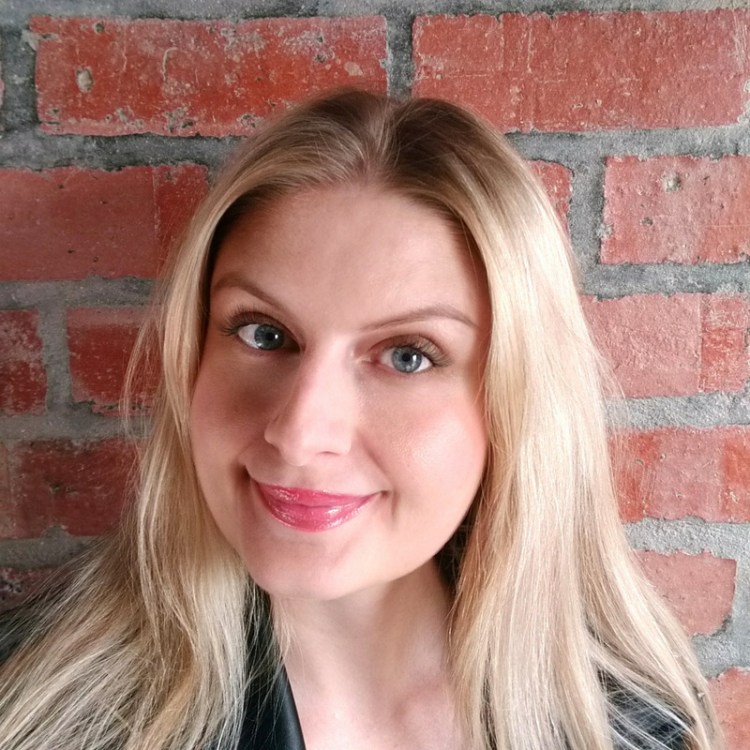 It's now T minus 10 minutes until my sister What's Apps me to tell me I'm smiling like a dork in this photo. (Hi Mands!)