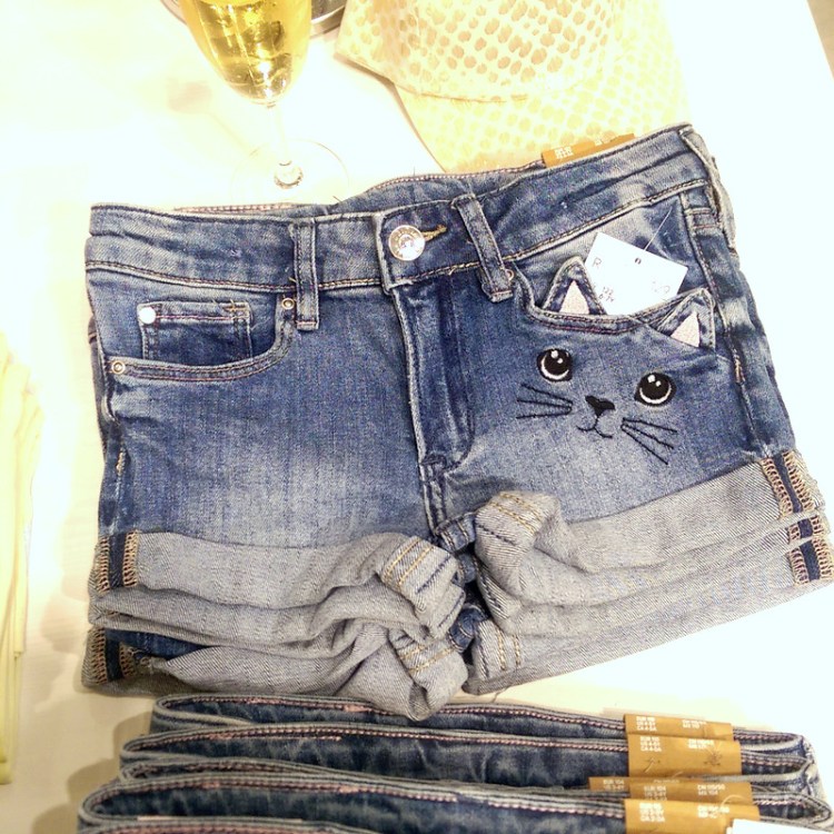 Oh God. I've just realised this example's animal-themed yet again. How much did I drink last night?!