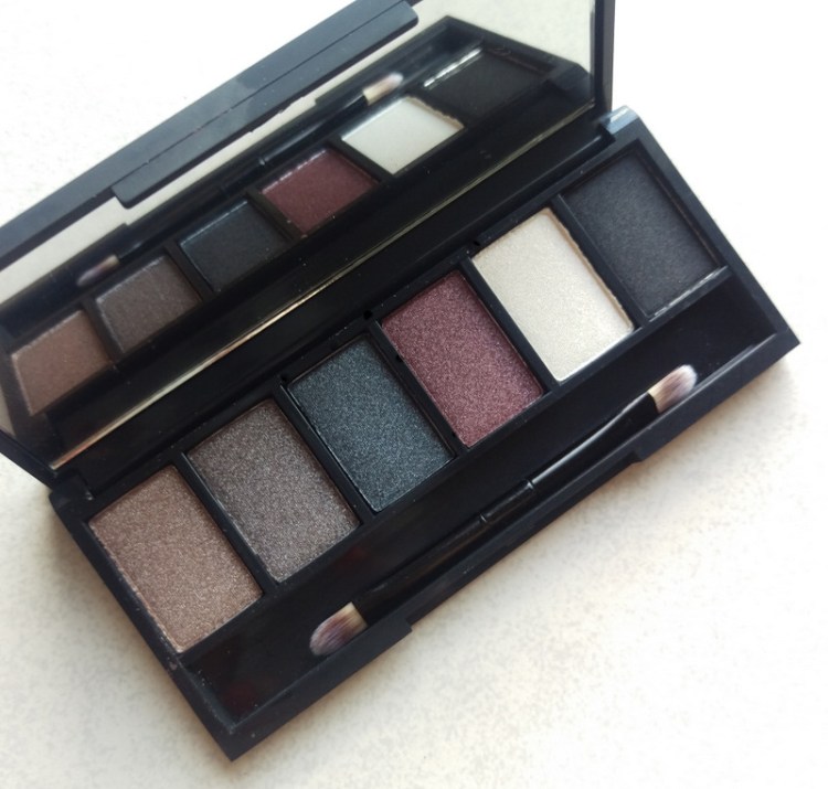 Toss that hideous brush the moment you spot it and get yourself MAC's 217.