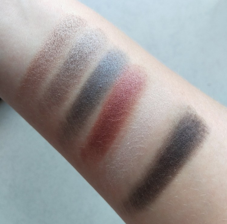 These aren't colours I'd wear but the great quality's got me interested in seeing what other palettes they have next time I'm in the mall.