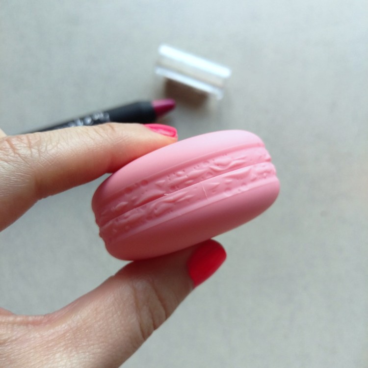 It's a strawberry scented, flavoured balm that isn't anything to write home about the packaging is adorable so it gets a thumbs up as a fab stocking filler.