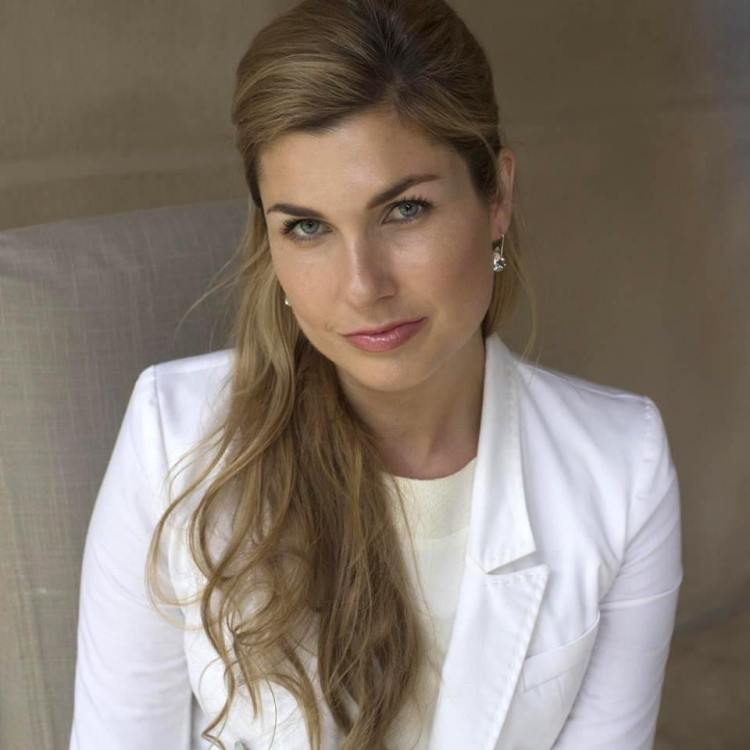 Adore you, Dr. Laub! (And those are her natural lips by the way. Everyone asks.)