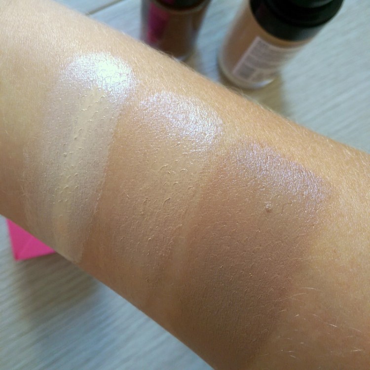 The shade in the centre is The Body Shop 