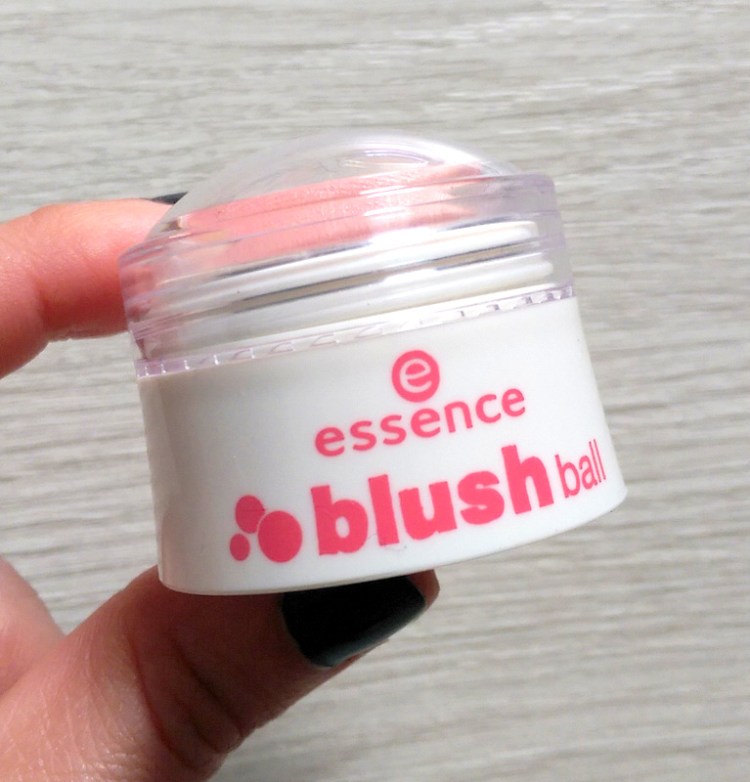 Essence Blush Ball