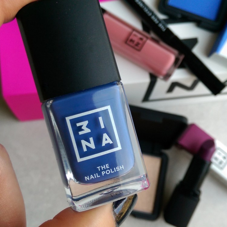 I wish I had an 'on nail' pic to show you but I accidentally deleted my good one.