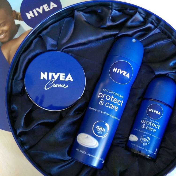 How cute is the giant Creme tin it arrived in? It's currently housing biscuits in my kitchen.