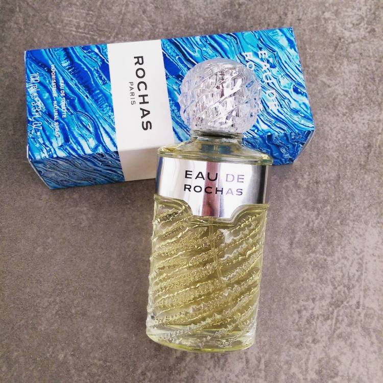 It totally reminds me of a fancy pants whiskey decanter. 