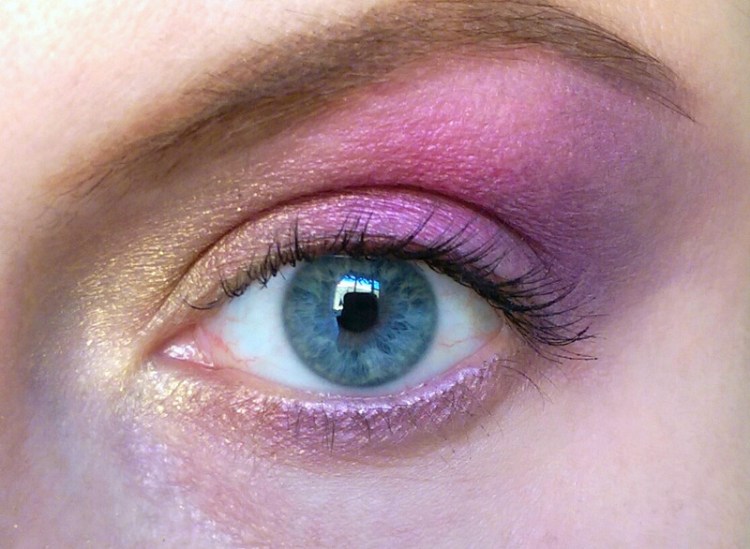 We've got Goldmine in the corner (my favourite shade of them all), 