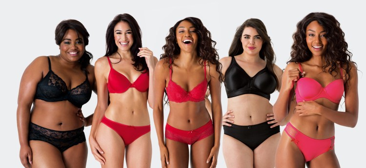 How pretty is the black, lacy dude on the left? I quite like the rooi one in the middle too. Also, isn't it nice to see gorgeous lingerie models that look like real people?